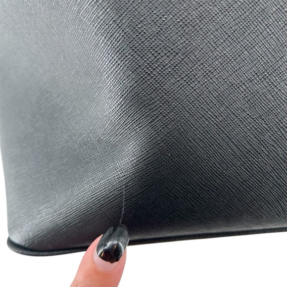 Henri Bendel West 57th Black Train Travel Toiletry Case Black READ - Picture 3 of 16